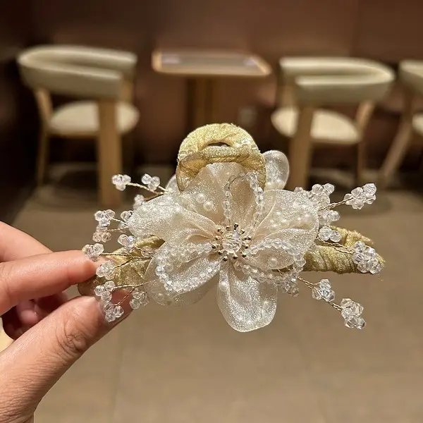 Luxe Flora Embellished Hair Claw Luxe Flora embellished hair claw in Bangladesh White