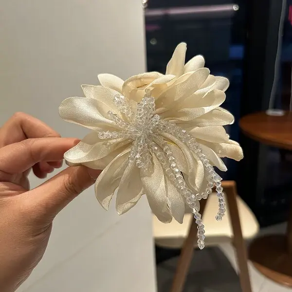 Dahlia Bloom Floral Hair Claw Dahlia Bloom floral hair claw in Bangladesh